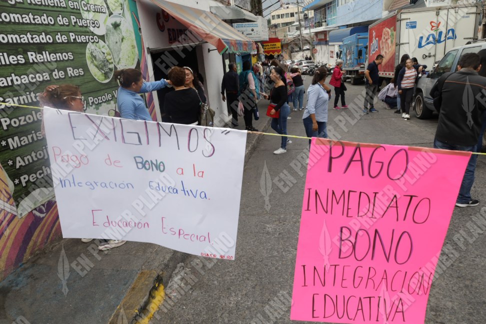 Toman oficinas de la SEG maestros de Educación Especial del SNTE por