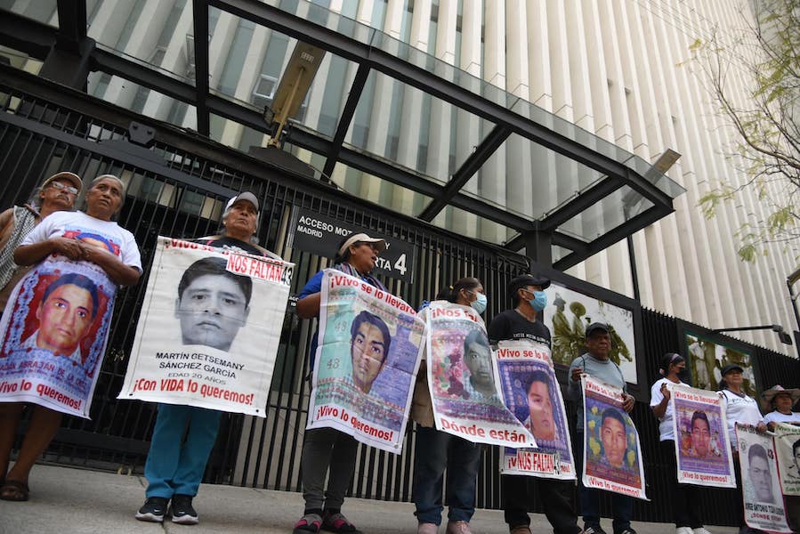 Exigen madres y padres de los 43 al Senado la comparecencia de ...