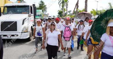 Protestan en Acapulco integrantes del Frente Democratico Guerrerense