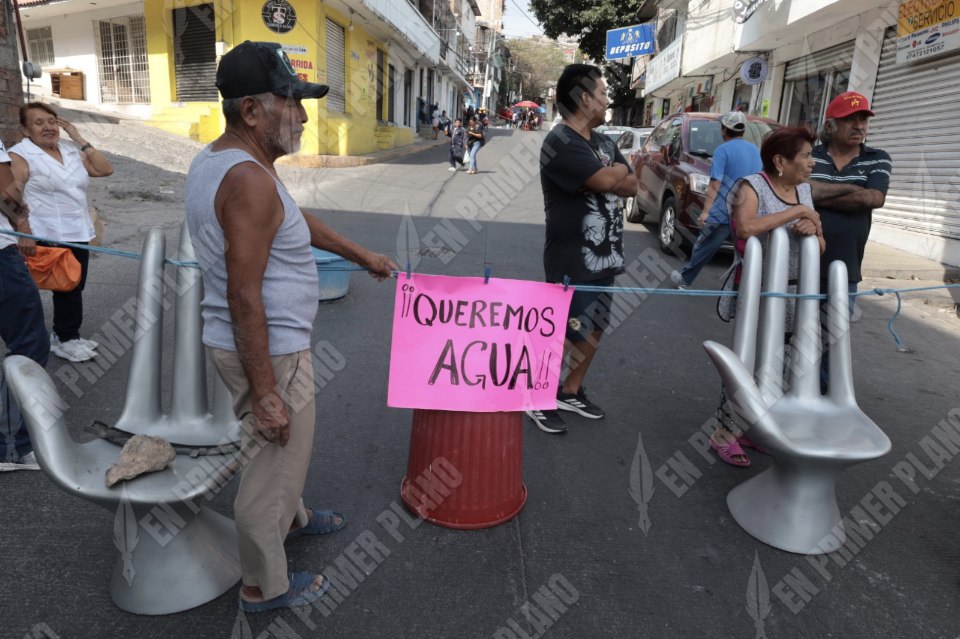 Bloquean libramiento vecinos de la colonia CNOP sección A para exigir ...
