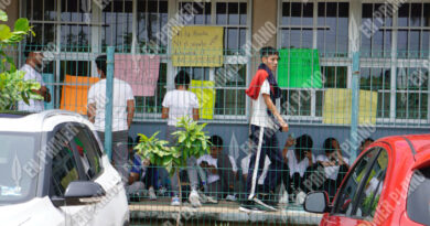 Cierran alumnos la escuela de Educación Física en Acapulco, piden uniformes y material