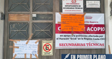 Cierra personal PAAE oficinas de la SEG en Chilpancingo, exigen pago de adeudos