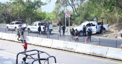 Hallan tres cuerpos desmembrados en la Autopista del Sol cerca de Huiziltepec