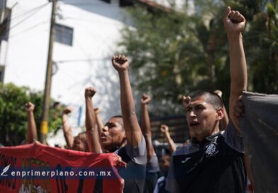 Lamenta Ayotzinapa que Claudia Sheinbaum si de con el paradero de un capo pero no con los 43