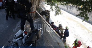Caen jóvenes al cauce del Huacapa tras atropellar a un ciclista