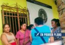 Cierran familias desplazadas la FGE en Ayutla e impiden que se lleven a un detenido