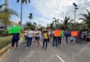 Bloquean la Costera madres y docentes de una primaria en Acapulco