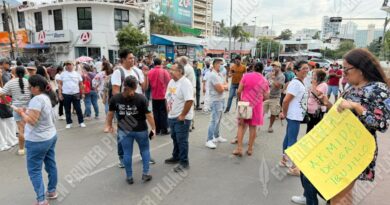Protestan docentes en la Costera de Acapulco por más de cuatro horas