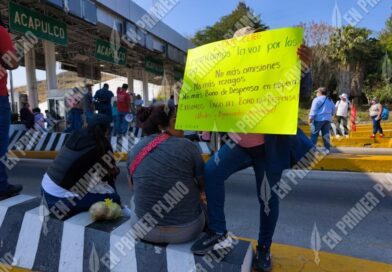 Protestan cetegistas en Palo Blanco para exigir pagos