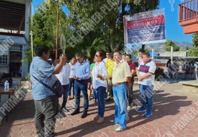 Paran labores escuelas de medio superior en Acapulco, exigen bono