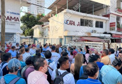 Toman trabajadores la CAPAMA y exigen destitución de funcionario