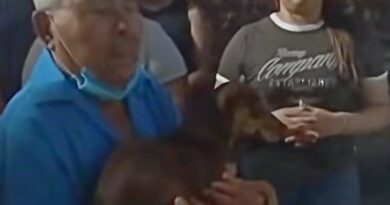 Reciben con entusiasmo a Canelo en Coyuca de Catalán