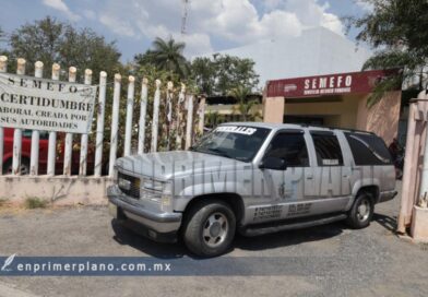 Reclaman familiares los cuerpos de funcionarios de Ayutla en el Semefo