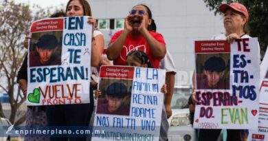 Marchan familia y amigos del estudiante del Cobach desaparecido en Chilpancingo, piden su localización con vida