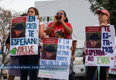 Marchan familia y amigos del estudiante del Cobach desaparecido en Chilpancingo, piden su localización con vida