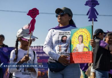 Marcha por primera vez en el 8M en Chilpancingo la mamá de Ayelín