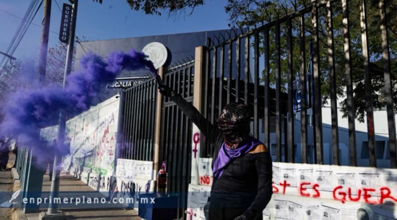 Resuenan feminicidios y desapariciones de adolescentes en movilizaciones por el 8M en Chilpancingo