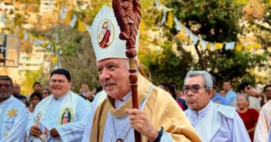 Pide arzobispo de Acapulco a los pobladores no usar armas para resolver problemas