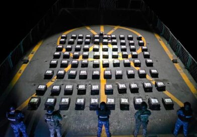 Decomisa la Marina dos toneladas de cocaína en la costa de Acapulco