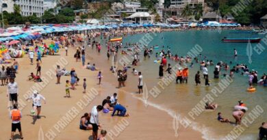 Acapulco con alta afluencia de turistas en playas