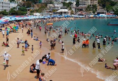 Acapulco con alta afluencia de turistas en playas