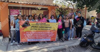 Toman maestros la delegación educativa en Chilapa para exigir docentes y recursos
