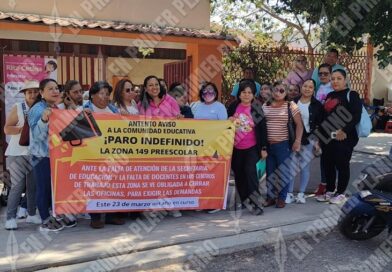 Toman maestros la delegación educativa en Chilapa para exigir docentes y recursos