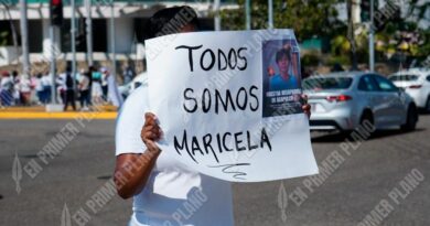 Protestan en Acapulco para exigir la búsqueda de maestra desaparecida