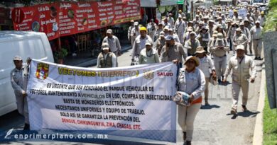 Marchan vectores en Chilpancingo; denuncian que falta de uniformes los expone a ataques armados