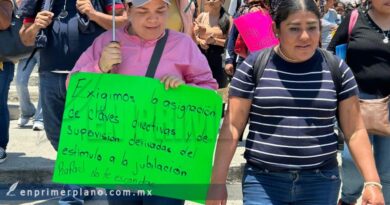 Protesta SNTE en Palacio de Gobierno, exigen asignación de plazas