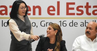 Recibe Evelyn en Casa Guerrero a Esthela Damián