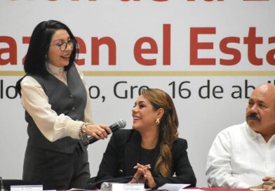 Recibe Evelyn en Casa Guerrero a Esthela Damián