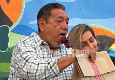 Festeja Félix aniversario de su perro “Aquiles”; evade entrevista