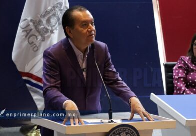 Reta Saldaña a políticos a donar salario para víctimas de ataque en la Uagro