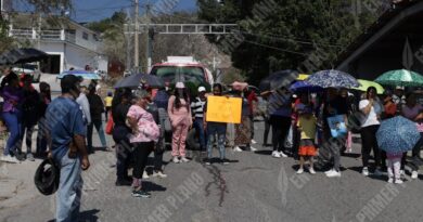 Cierran carretera a Amojileca vecinos de Chilpancingo, exigen agua