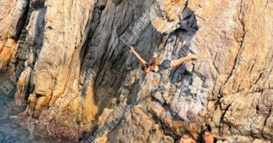 Realizan torneo de clavados entre niños de la Quebrada