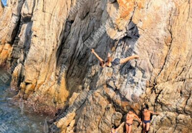 Realizan torneo de clavados entre niños de la Quebrada