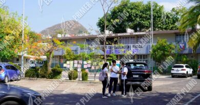 Inician paro alumnos de Educación Física; exigen computadoras