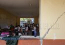 Estudian alumnos de una secundaria de Chilpancingo entre aulas colapsadas