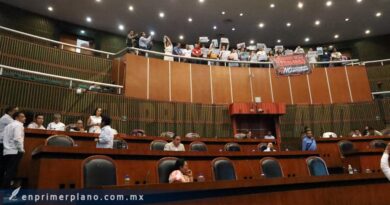 Protesta de MC contra campañas anticipadas de Morena paraliza el Congreso local