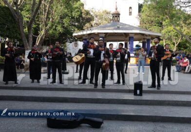 Se unen mariachis de Chilpancingo en colecta musical para apoyar a compañero accidentado