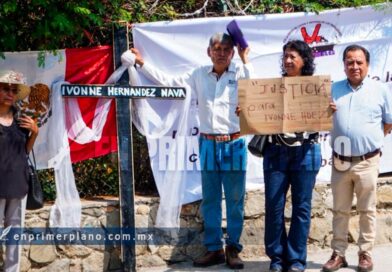 Protestan empleados de la Uagro por falta de resultados en investigación de atentado