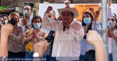 Desafía Félix a Morena; La Constitución está por encima del partido, dice
