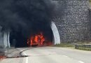 Se incendia camioneta en la Autopista del Sol, cerca de Agua de Obispo