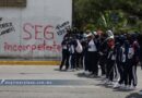 Protesta el FUNPEG en la capital; pide material didáctico, computadoras y uniformes