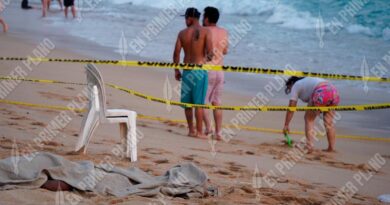 Rescatan cuerpo flotando en la playa Icacos de Acapulco