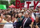 Se registra Beatriz Mojica rodeada de simpatizantes en Cdmx; “Guerrero no está condenado a la violencia ni a la pobreza”, asegura