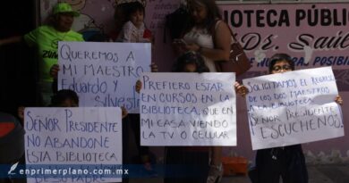 Piden al alcalde de Chilpancingo reinstalar a dos maestros de la biblioteca pública municipal