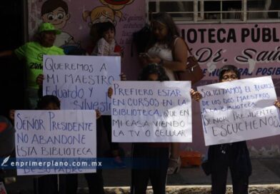 Piden al alcalde de Chilpancingo reinstalar a dos maestros de la biblioteca pública municipal