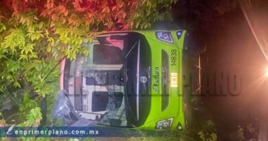 Deja volcadura de autobús 27 heridos cerca de Iguala